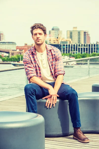 Seyahat, New York'ta rahatlatıcı genç Amerikalı adam