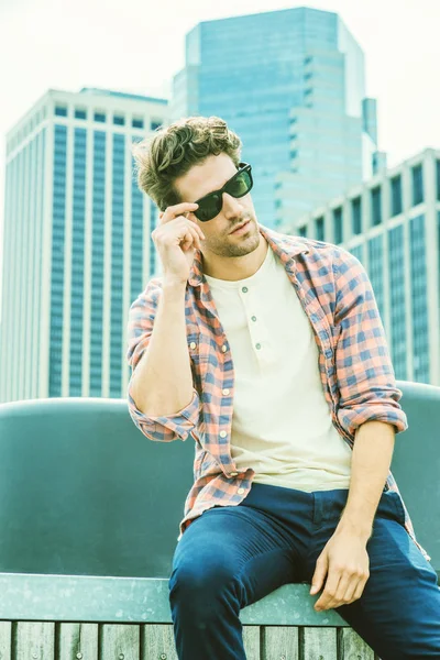 Seyahat, New York'ta rahatlatıcı genç Amerikalı adam