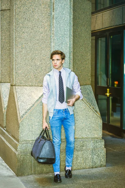 Genç adam sokak moda