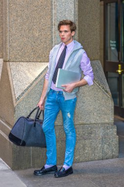 Seyahat, New York'ta çalışan Amerikalı üniversite öğrencisi, 