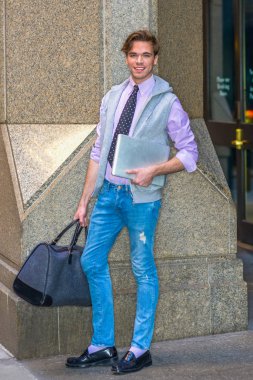 Seyahat, New York'ta çalışan Amerikalı üniversite öğrencisi, 