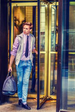 New York'ta seyahat adam. 