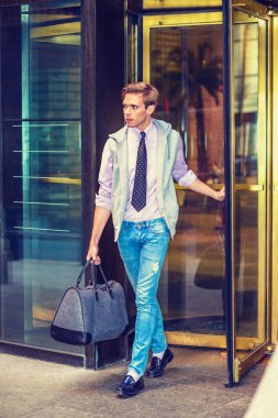 New York'ta seyahat adam. 