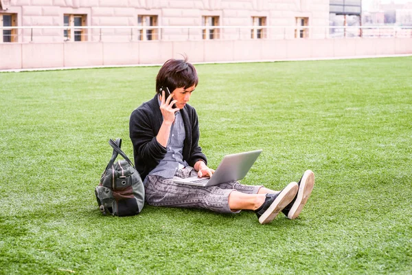 Genç Japon seyahat, New York'ta çalışan adam