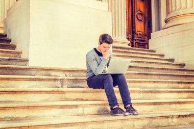 New York'ta okuyan genç üniversite öğrencisi