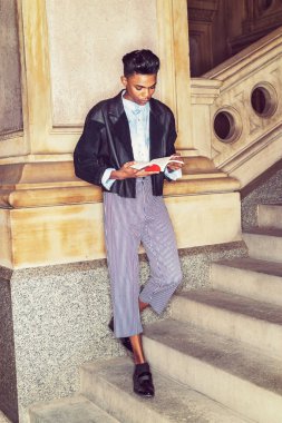 genç çocuk okuma kitabı dışında