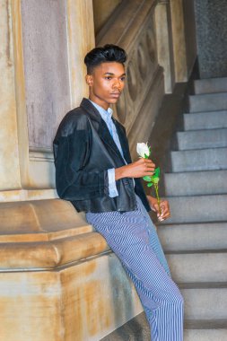 beyaz gül desenli çocuk