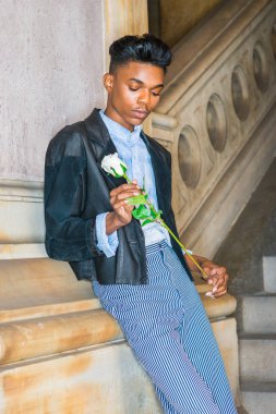 beyaz gül desenli çocuk