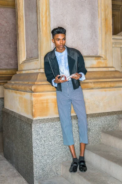 genç çocuk okuma kitabı dışında