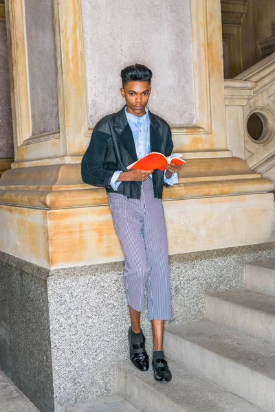 genç çocuk okuma kitabı dışında