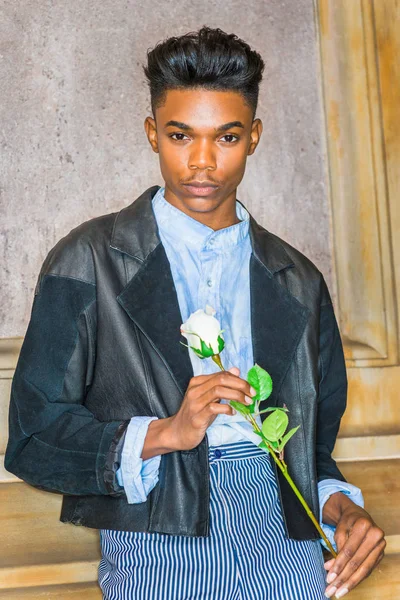 beyaz gül desenli çocuk