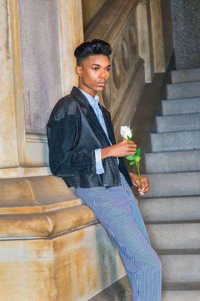 beyaz gül desenli çocuk