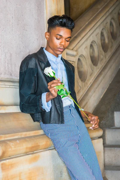 beyaz gül desenli çocuk