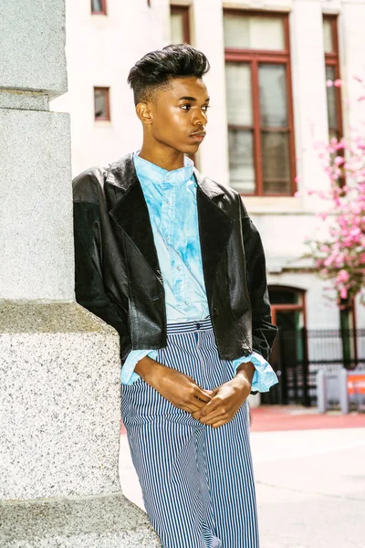 Genç çocuk dışında düşünme