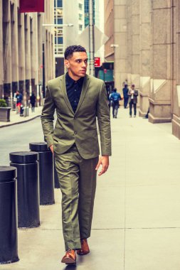 Genç Amerikalı işadamı New York'ta seyahat