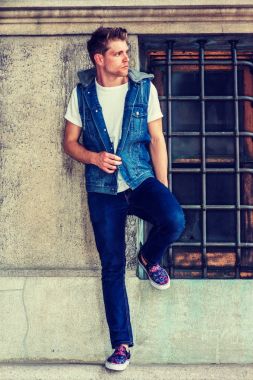 Genç Amerikalı adam dışında rahatlatıcı