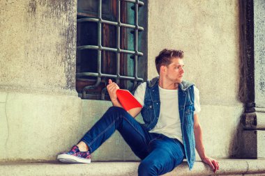 Genç Amerikalı New York'ta okuyan adam