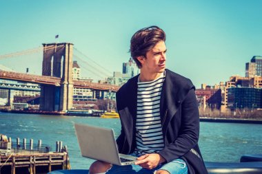 Seyahat, New York'ta çalışan Amerikalı üniversite öğrencisi