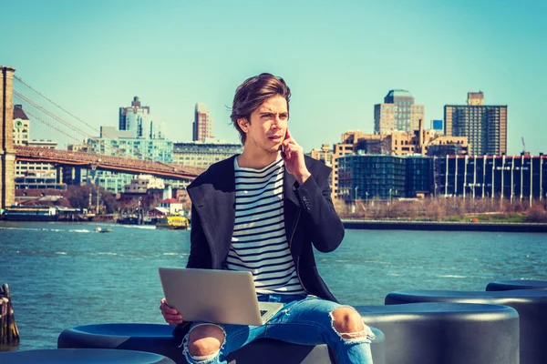 Seyahat, New York'ta çalışan Amerikalı üniversite öğrencisi