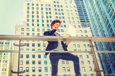 New York'ta okuyan genç yakışıklı üniversite öğrencisi