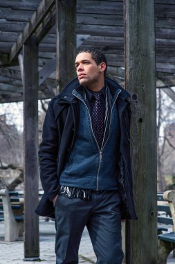 İleri ve derin düşünme genç adam arıyorum