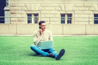 Genç Amerikalı New York'ta okuyan adam