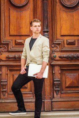 Genç Amerikalı işadamı portresi