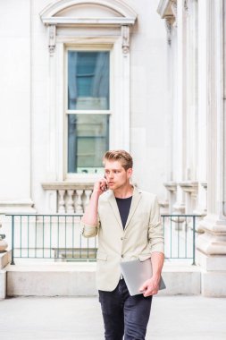 Genç Amerikalı işadamı wor için gidiş