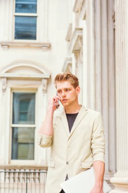 Genç Amerikalı işadamı wor için gidiş