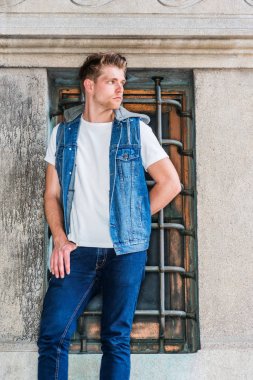 Genç Amerikalı adam dışında rahatlatıcı