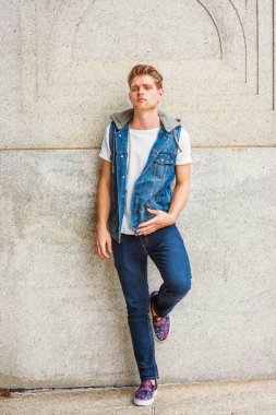 Genç Amerikalı adam dışında rahatlatıcı