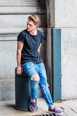 Genç Amerikalı adam dışında rahatlatıcı