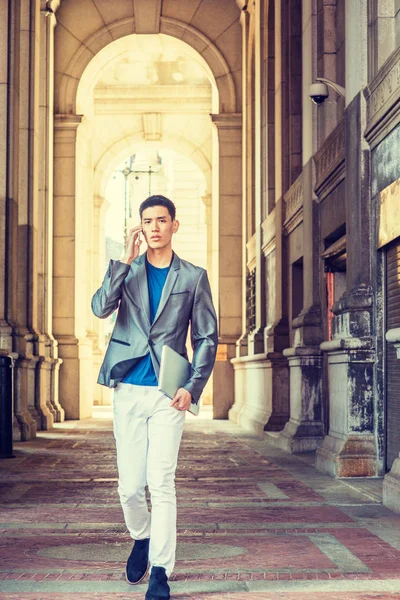 Joven empresario asiático americano viajando, trabajando en Nueva York — Foto de Stock