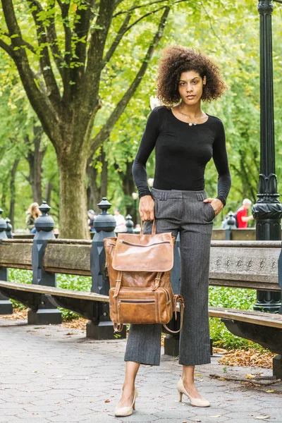 Street Fashion Nowym Jorku Młoda Afroamerykanka Afro Fryzura Ubieranie Czarny — Zdjęcie stockowe