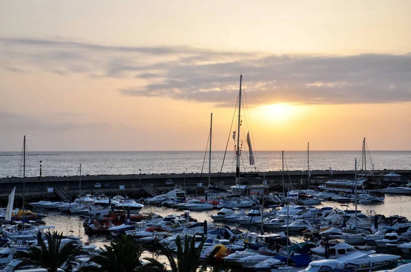 TENERIFE, SPAIN - JULY 1, 2011: Marina by the ocean at sunset. — Stock Photo, Image