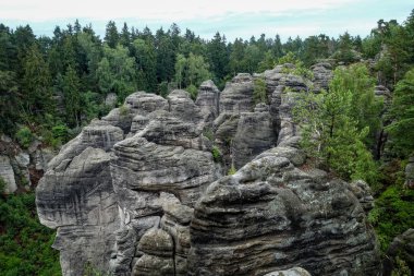 Rock ayağı doğa parkı Çek Cumhuriyeti. Mou görüntülemek