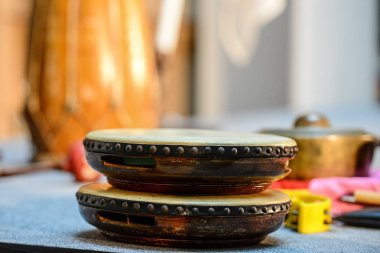 Endonezya eski halk müzik aletleri. Yakın çekim fotoğraf