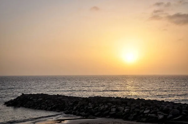 Coucher de soleil coloré fantastique sur l'océan Pacifique . — Photo