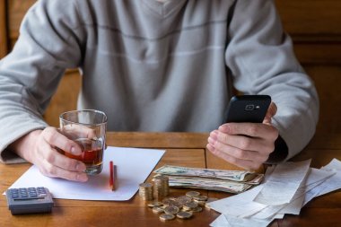 Biraz erkek ol sayma, notlar, hesap makinesi ile han kapatın.