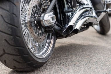 Moto sezon açılış etkinliği. En ilginç ayrıntılar bir close-up ve motosiklet özniteliklerini geçit töreninde park etti..