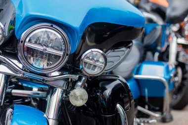 Moto sezon açılış etkinliği. En ilginç ayrıntılar bir close-up ve motosiklet özniteliklerini geçit töreninde park etti..