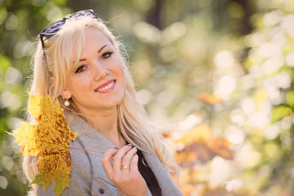 Young Blond Smiling Woman Portrait Sunny Autumn Day — Stock Photo, Image