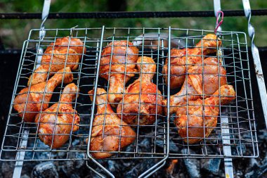 Açık havada ızgarada kızartılmış et. Doğu mutfağı