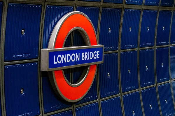 London, England, UK - December 31, 2019: London bridge Underground sign inside the station — Stock Photo, Image