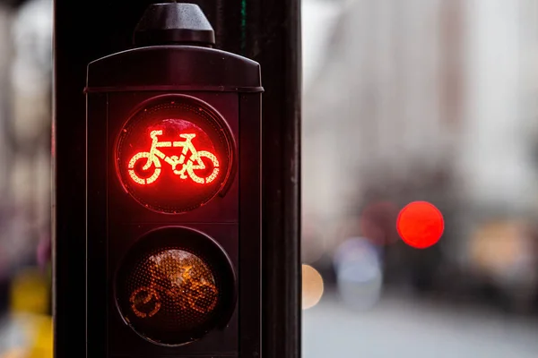 Red bicycle traffic sign with blurred city background — 스톡 사진