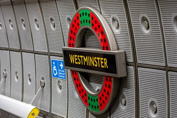 Westminster Underground Londyn znak wewnątrz stacji, Londyn, Uk — Zdjęcie stockowe