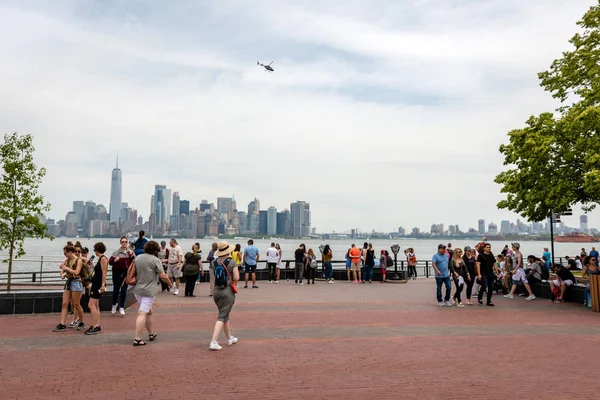 New York, USA - June 7, 2019: Tourists visit the Statue of Liberty and Museum on Liberty Island — Stock Photo, Image