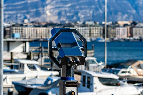 Turistkikare Stranden Genèvesjön Geneve Schweiz Bild — Stockfoto