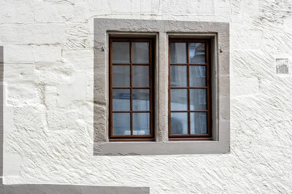 Okno Ścianie Starego Kamiennego Budynku Obraz — Zdjęcie stockowe