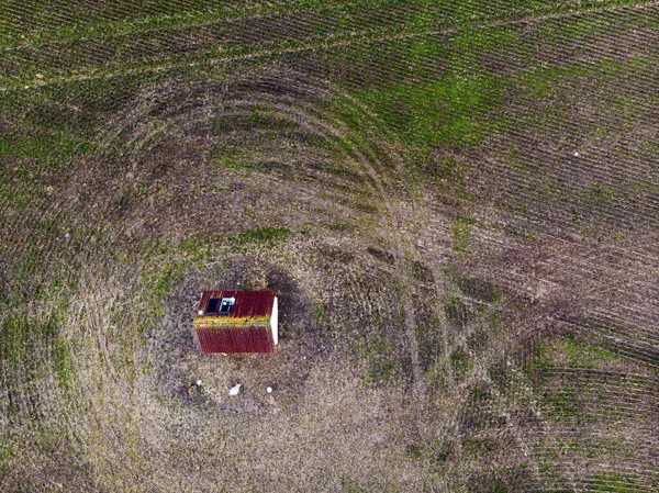 Вид Сверху Фермерское Поле Одинокую Водопроводную Ферму Посреди Поля Фоновая — стоковое фото